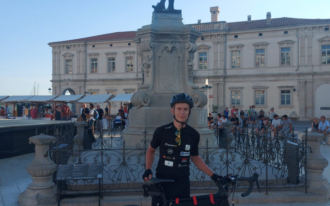 Na kolesu je Marku, dijaku naše šole, v enem dnevu »segel pogled z Goričkega v Piran«